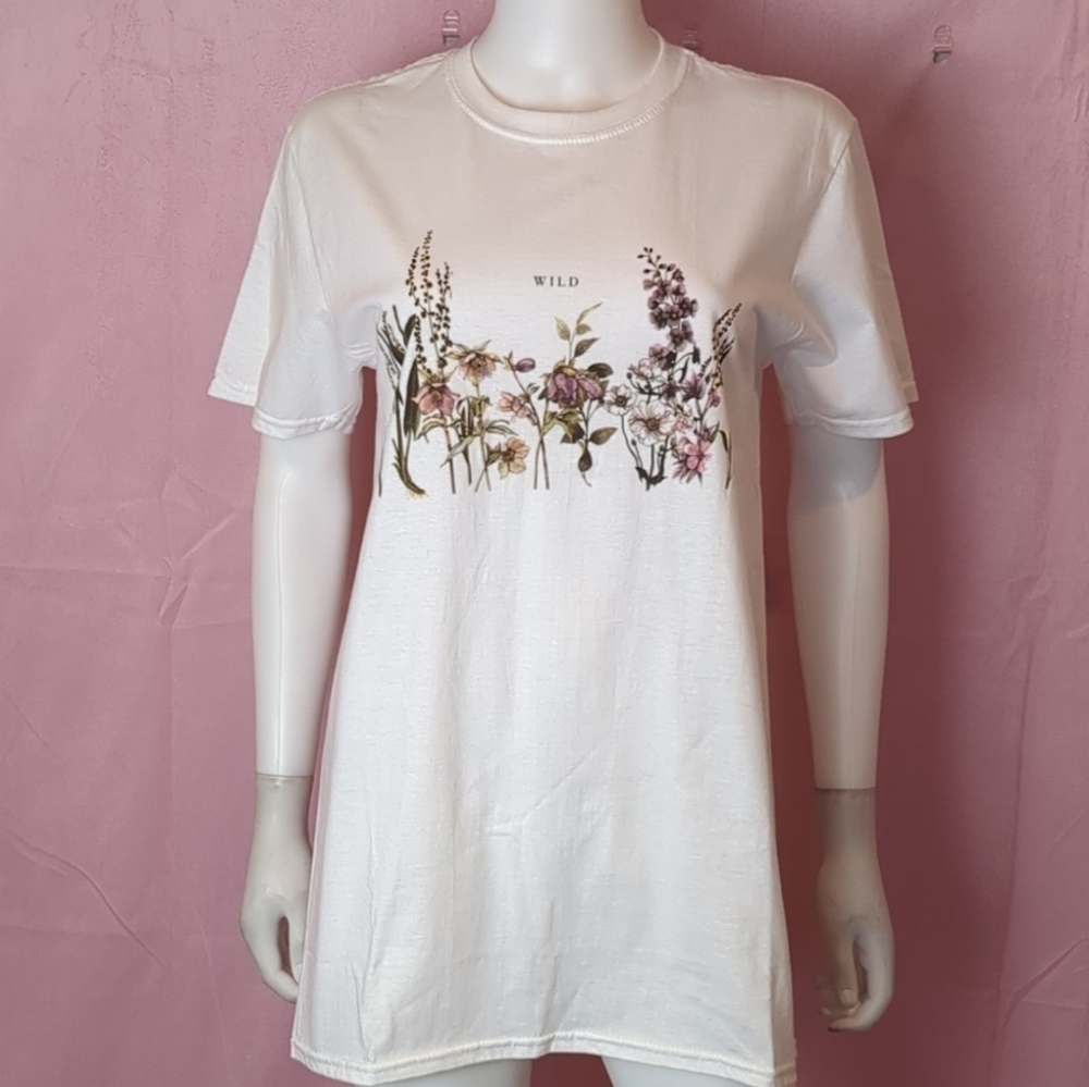 Nasty Gal Wild Floral Graphic Short Sleeve Cotton Tee in White size Medium
